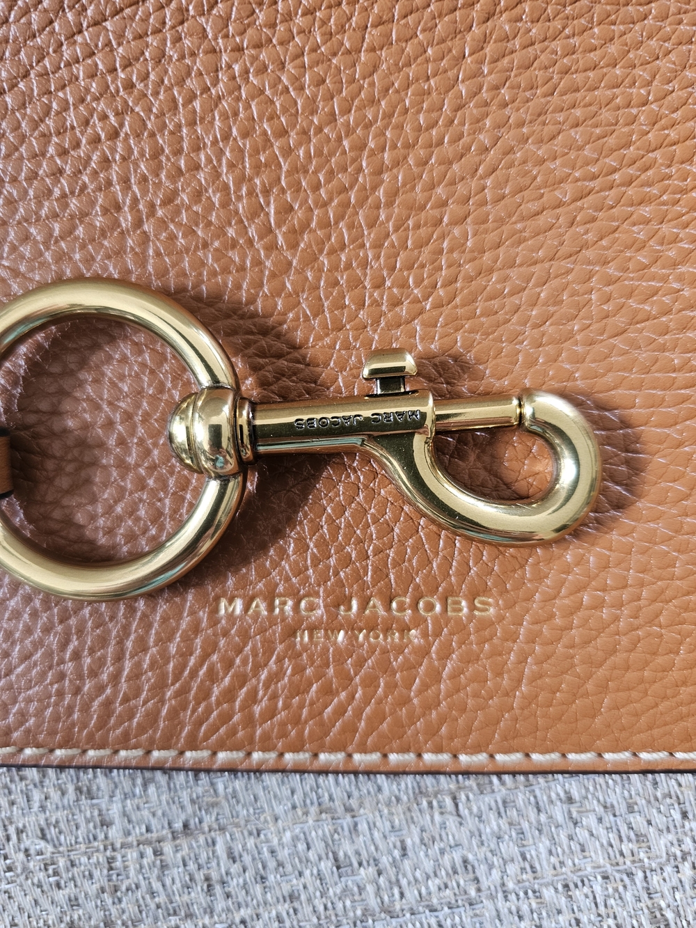 Marc Jacobs -COA - Cognac Pebbled Leather Keyring Pouch w Gold Hardware NWOT